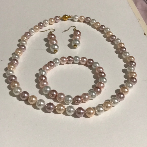 Pearl - Picture 1 of 2